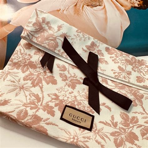 gucci beauty pochette|pochette gucci gialla.